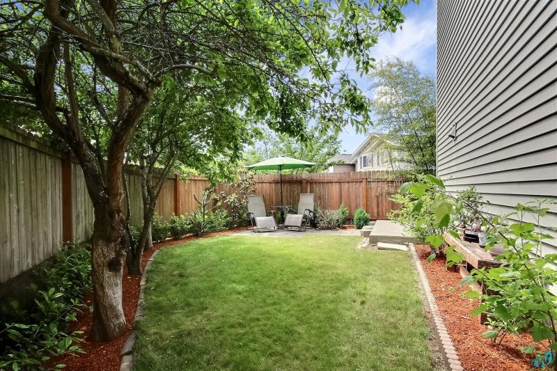 exposio_15_backyard_02_1221_142nd_st_s.jpg